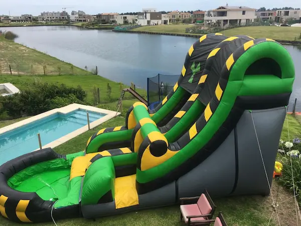 Tobogan inflable con pileta