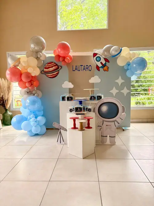 Decoración temática astronauta y safari boutique para niños